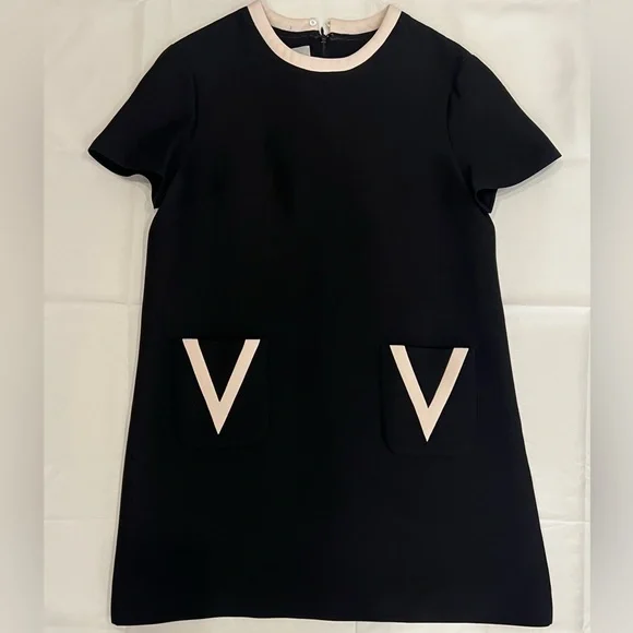 Valentino garavani Miss V ブラウス　新品未使用　黒 Valentino Garavani - VCase Black Leather Crystal Embellished